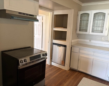 5530 Lakefield Drive - Photo Thumbnail 6