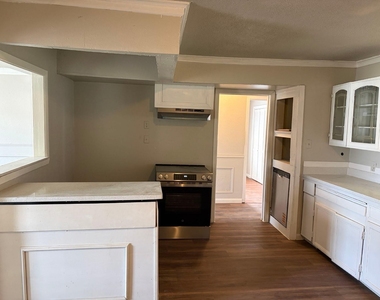 5530 Lakefield Drive - Photo Thumbnail 7