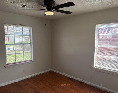 5530 Lakefield Drive - Photo Thumbnail 8