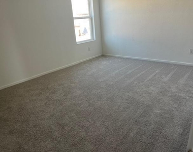 1015 Gentle Nook Drive - Photo Thumbnail 9