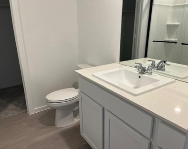 1015 Gentle Nook Drive - Photo Thumbnail 5