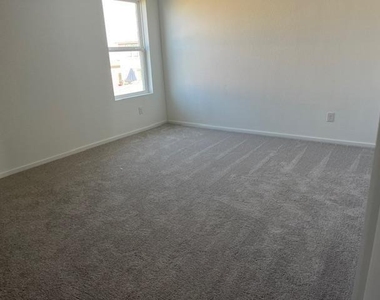 1015 Gentle Nook Drive - Photo Thumbnail 7
