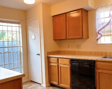 19518 Munsey Court - Photo Thumbnail 12