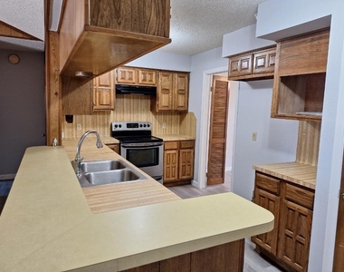 605 Noreda Street - Photo Thumbnail 5