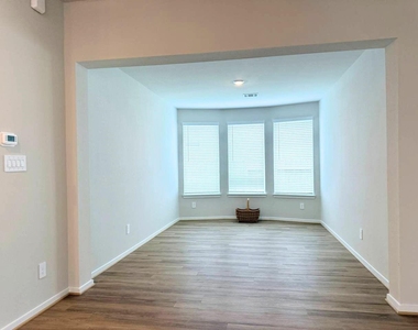 16246 Parish Pointe - Photo Thumbnail 11