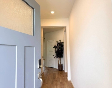 16246 Parish Pointe - Photo Thumbnail 4