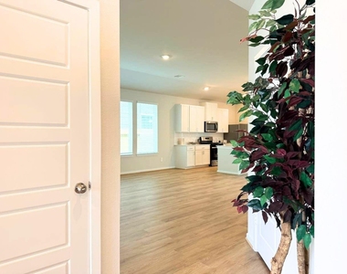16246 Parish Pointe - Photo Thumbnail 5
