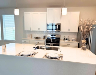 16246 Parish Pointe - Photo Thumbnail 16