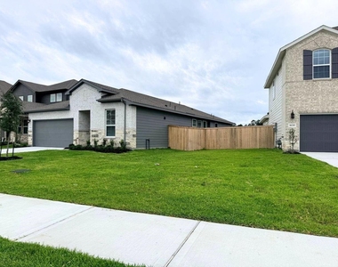 16246 Parish Pointe - Photo Thumbnail 2