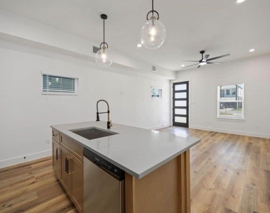 8011 Cora Street - Photo Thumbnail 3