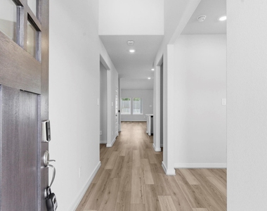 5403 Kingdom Heights Blvd - Photo Thumbnail 6