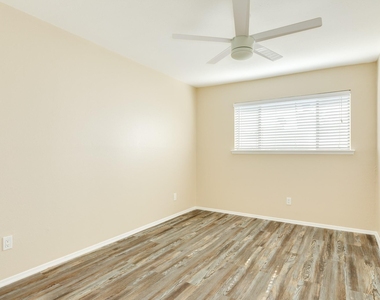 7140 N Holiday Drive - Photo Thumbnail 21