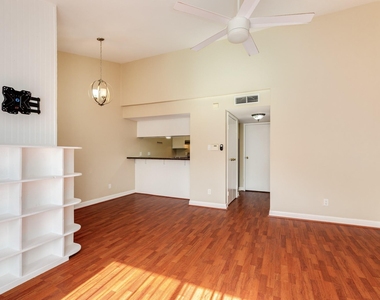 7140 N Holiday Drive - Photo Thumbnail 10