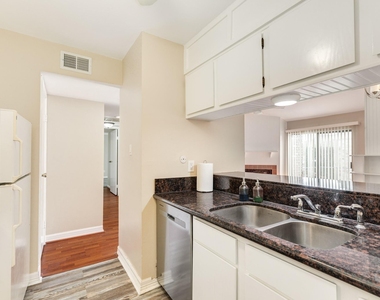 7140 N Holiday Drive - Photo Thumbnail 14