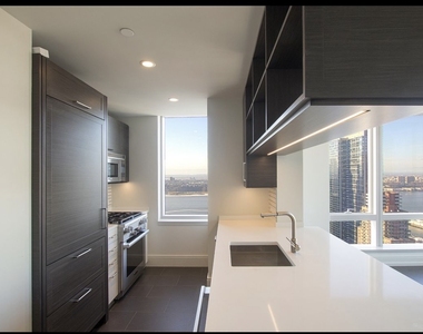 10th Avenue - Photo Thumbnail 3