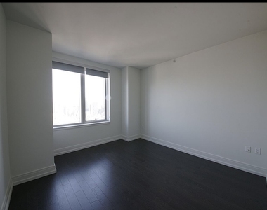 10th Avenue - Photo Thumbnail 6