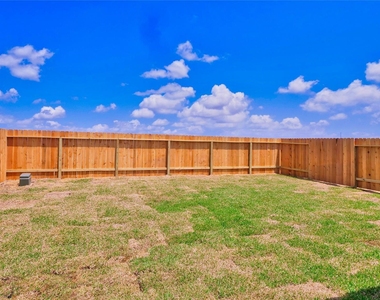 23118 Bright Light Lane - Photo Thumbnail 14