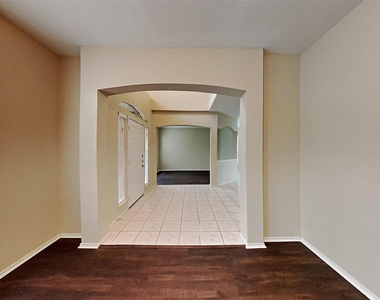 2218 Laurel Oaks Drive - Photo Thumbnail 3
