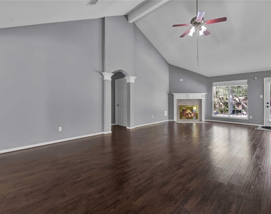 27186 Kings Manor Drive S - Photo Thumbnail 4