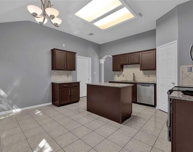 27186 Kings Manor Drive S - Photo Thumbnail 13
