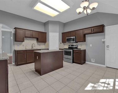 27186 Kings Manor Drive S - Photo Thumbnail 10