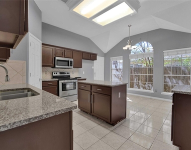 27186 Kings Manor Drive S - Photo Thumbnail 9