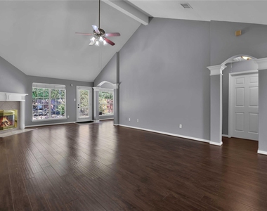 27186 Kings Manor Drive S - Photo Thumbnail 5