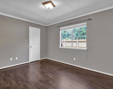 27186 Kings Manor Drive S - Photo Thumbnail 23