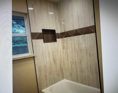 215 Anna Street - Photo Thumbnail 6