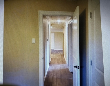 215 Anna Street - Photo Thumbnail 7