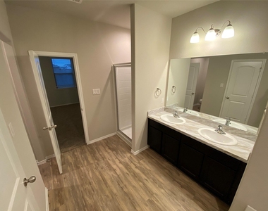 6130 Purple Iris Street - Photo Thumbnail 13