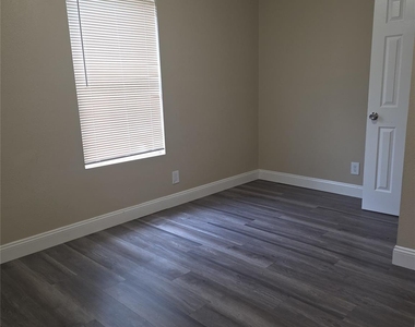 12411 Urban Dale Court - Photo Thumbnail 8