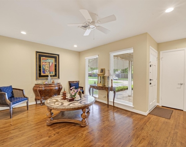 11230 Huggins Drive - Photo Thumbnail 5