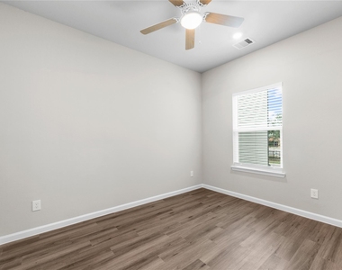 8161 Tate Street - Photo Thumbnail 9