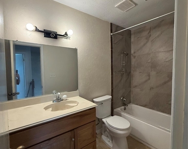 414 Dogwood Street - Photo Thumbnail 12