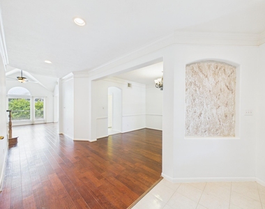 5407 Lake Place Drive - Photo Thumbnail 2