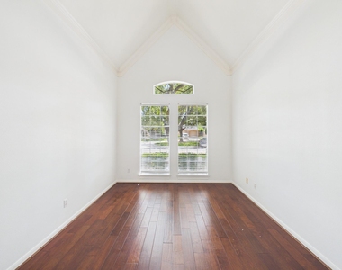 5407 Lake Place Drive - Photo Thumbnail 4