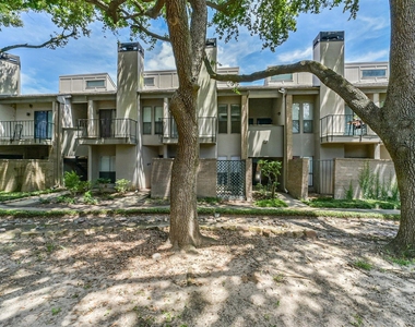 10811 Richmond Avenue - Photo Thumbnail 3
