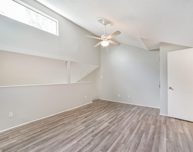 10811 Richmond Avenue - Photo Thumbnail 23