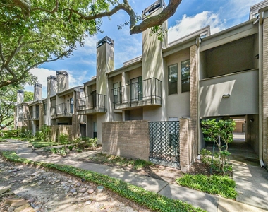 10811 Richmond Avenue - Photo Thumbnail 2