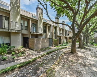 10811 Richmond Avenue - Photo Thumbnail 4