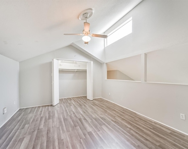 10811 Richmond Avenue - Photo Thumbnail 22