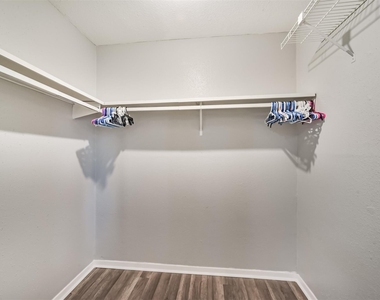10811 Richmond Avenue - Photo Thumbnail 18
