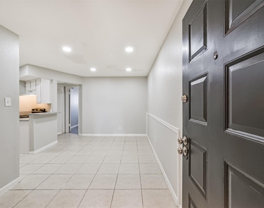 10811 Richmond Avenue - Photo Thumbnail 6