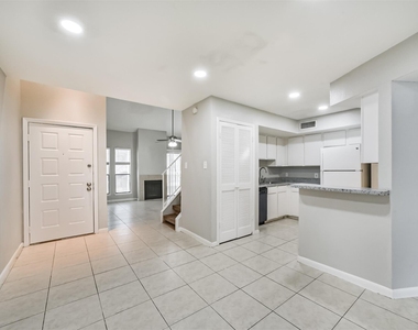 10811 Richmond Avenue - Photo Thumbnail 11