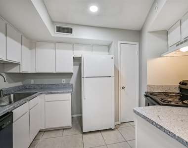 10811 Richmond Avenue - Photo Thumbnail 13