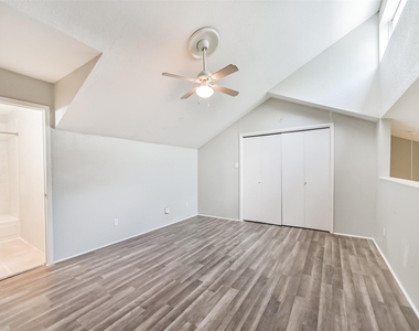 10811 Richmond Avenue - Photo Thumbnail 25