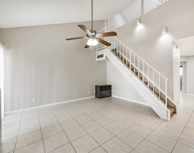 10811 Richmond Avenue - Photo Thumbnail 9