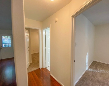 54 N Queenscliff Circle - Photo Thumbnail 2