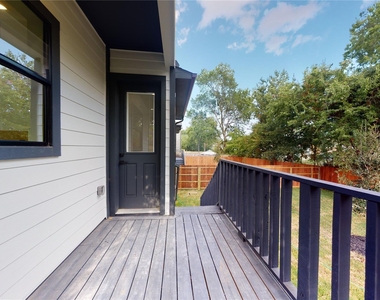 806 E 39th Street - Photo Thumbnail 45